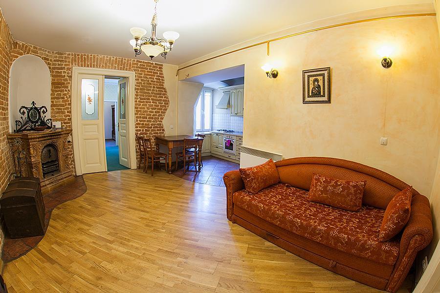 Historic Apartment Near Rynor Square Lviv Bagian luar foto